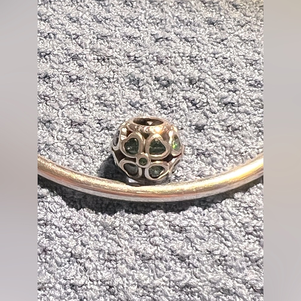 Retired Pandora 4 leaf clover